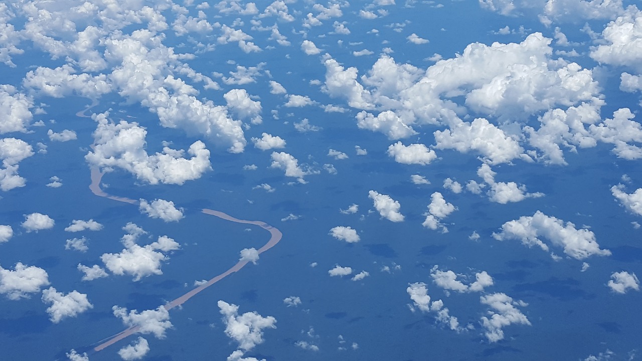 Небу небу mp3. Верхняя кромка облаков Авиация. Облачные Крылья Китай. Clouds (Aviation). Значение облаков в авиации.