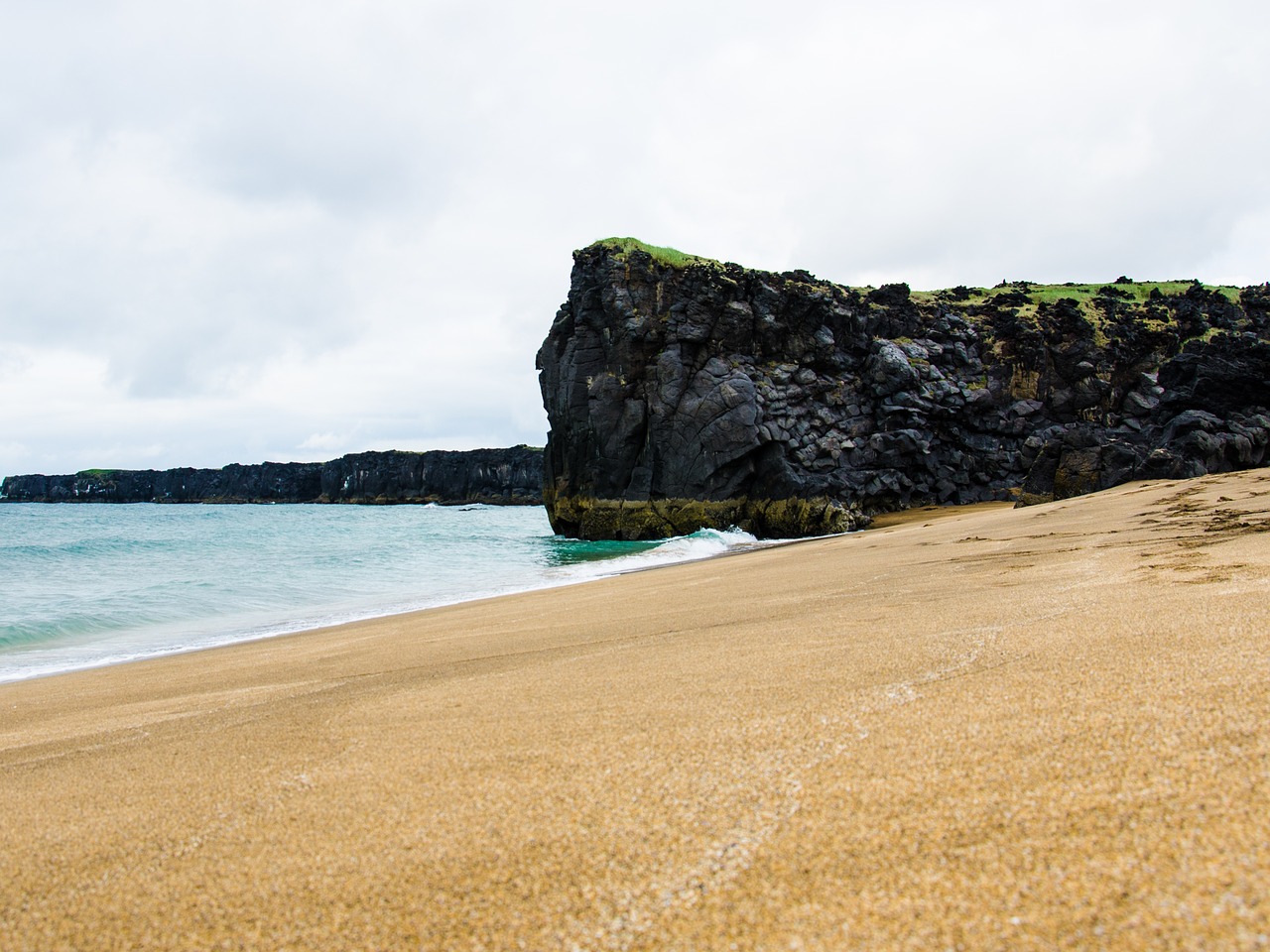 Пляжи утесов. Sheer Cliff. Beach Cliff. Seashore Cliff.