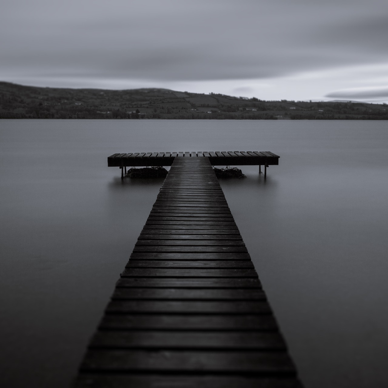 Длинная фотография. Пирс вид с моря. Стоя на пирсе. Стоя на зимнем пирсе. Sum Wave - Boardwalk Lullaby.