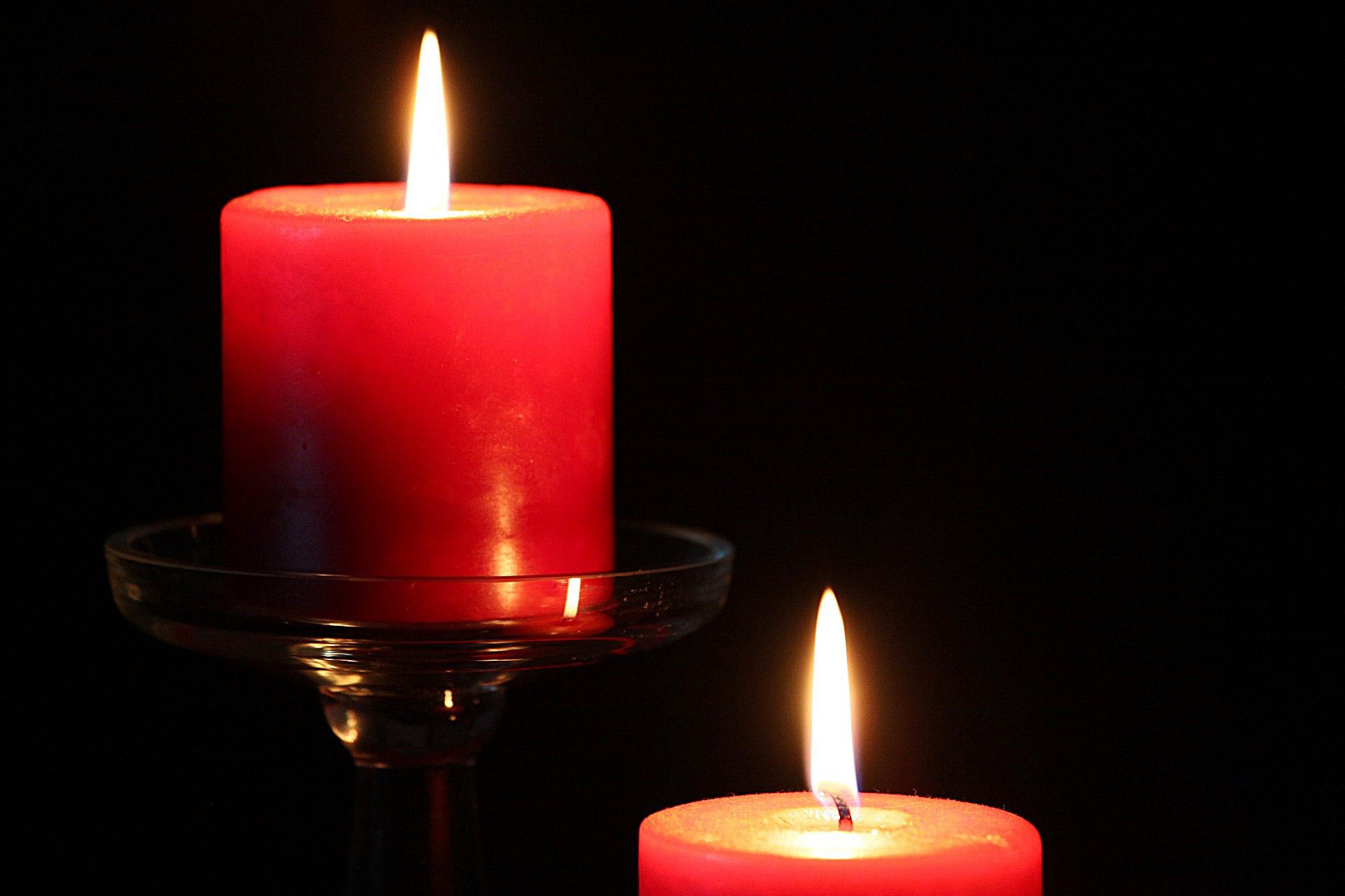 Картинка свечи. Горящие свечи. Горящие свечи большие. Маленькая горящая свеча. Красная горящая свеча.