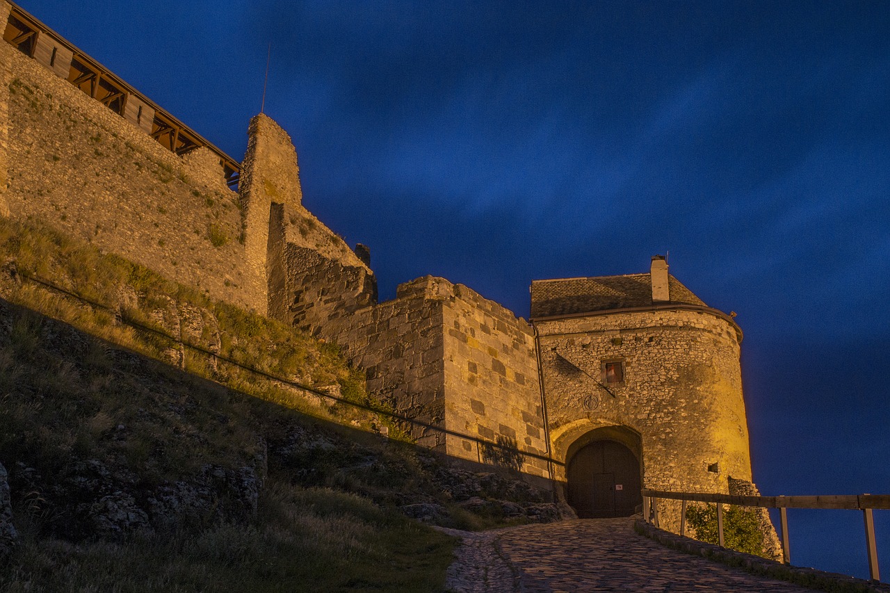 Castle of heart. Крепость Шюмег арт. Замке Шюмеге. Где находится замок Шюмег фото.