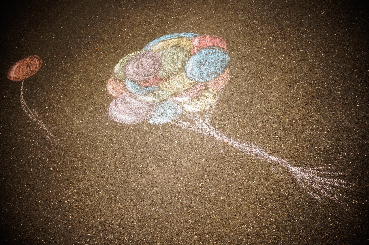 Рисунок на асфальте воздушные шары