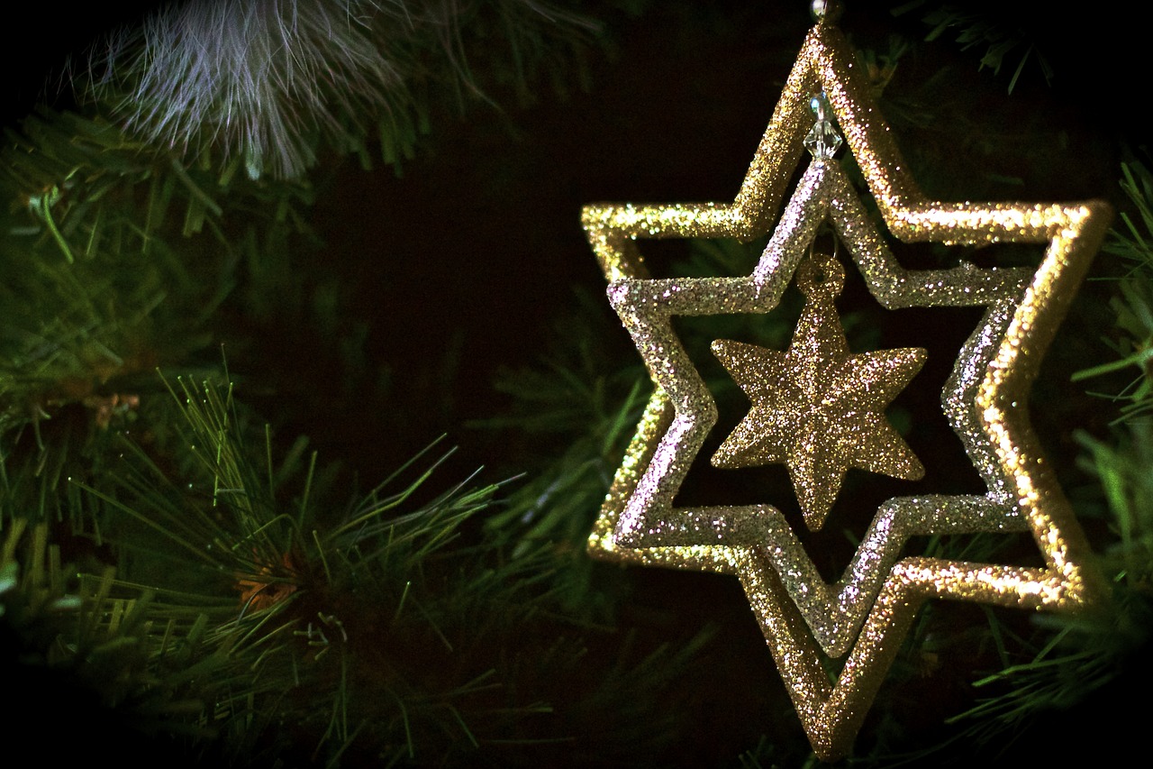 Christmas star. Звезда Давида на елку. Шестиконечная звезда Рождественская звезда. Рождество звезда. Шестиконечная Рождественская звезда на елке.