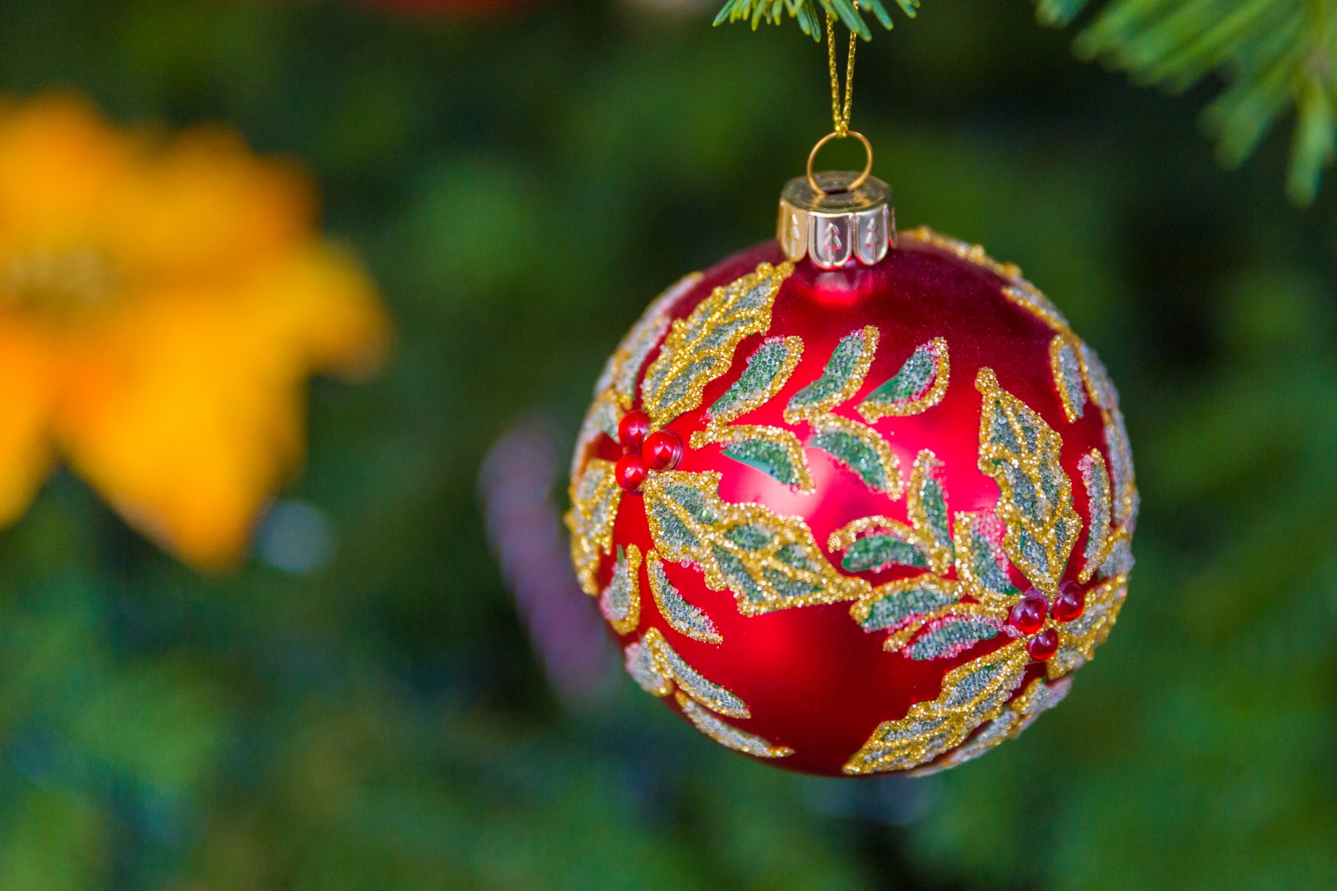 Christmas ball. Елочные ornament. Елочные украшения в виде техники. Christmas baubles. Елочные украшения пи.