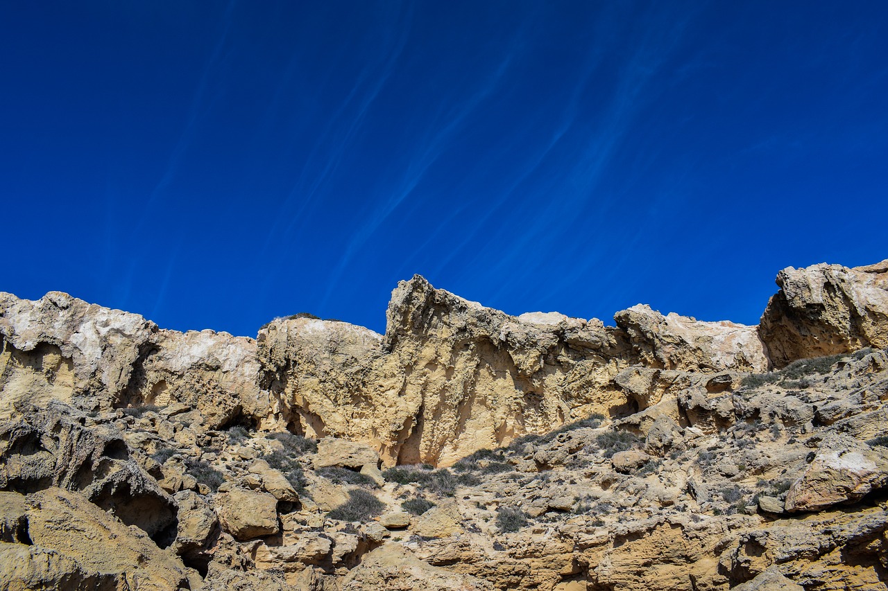 Каменная пустыня. Скальная стена фото. Sky from Rock. Eroziune.