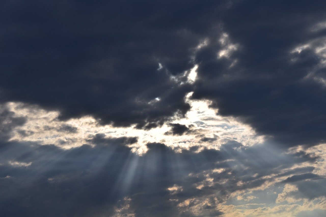 Завеса тонких облаков. Dark clouds. Dark Sky, Storm, ray of Light. 2d картинка грозового облака. Небо угроз не слышит.