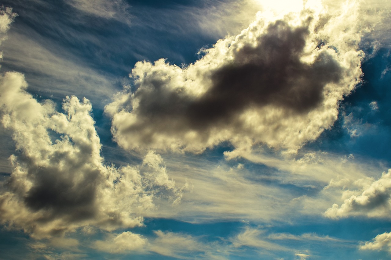 Воздух свет. Тонкие облака. Облака 1080p. Цвет капризная неба. Wispy clouds.