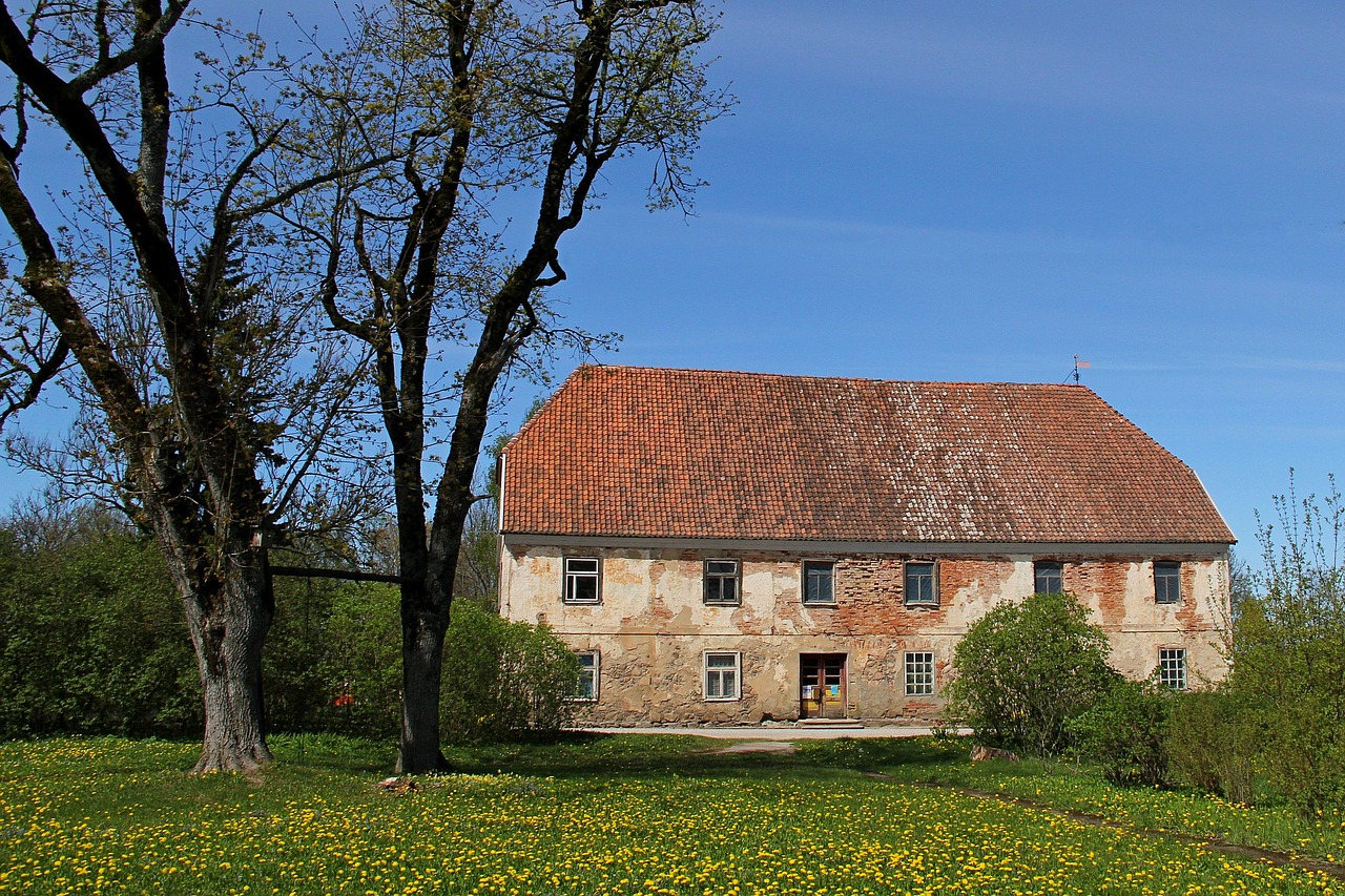 Old country house. Польская деревня. Польские старые домики. Польша Сельская местность. Польский деревенский дом.