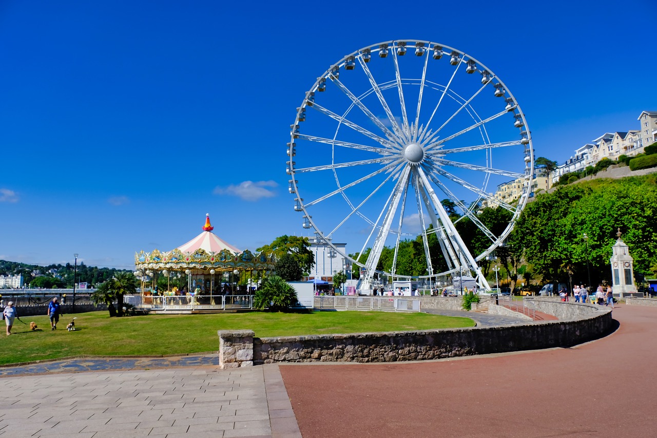 Отели с колесом обозрения. Колесо обозрения Ривьера Сочи. Небесное колесо. Wheel attraction. Attractions.