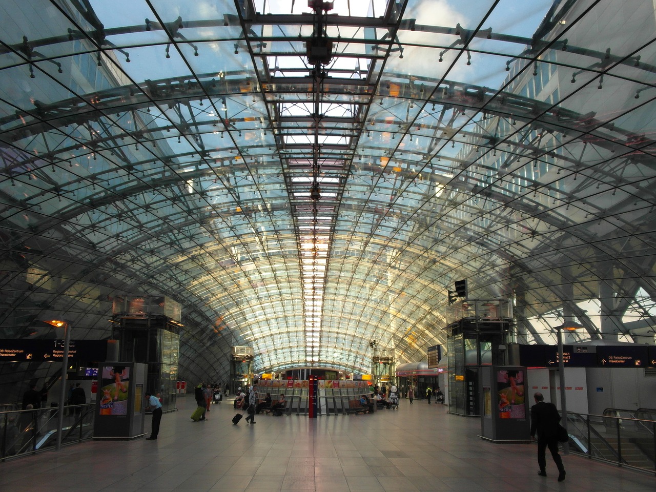 An airport is a place. Лейпциг Германия аэропорт. Аэропорт Германии фото. Аэропорт Германии внутри. Airport Frankfurt main.