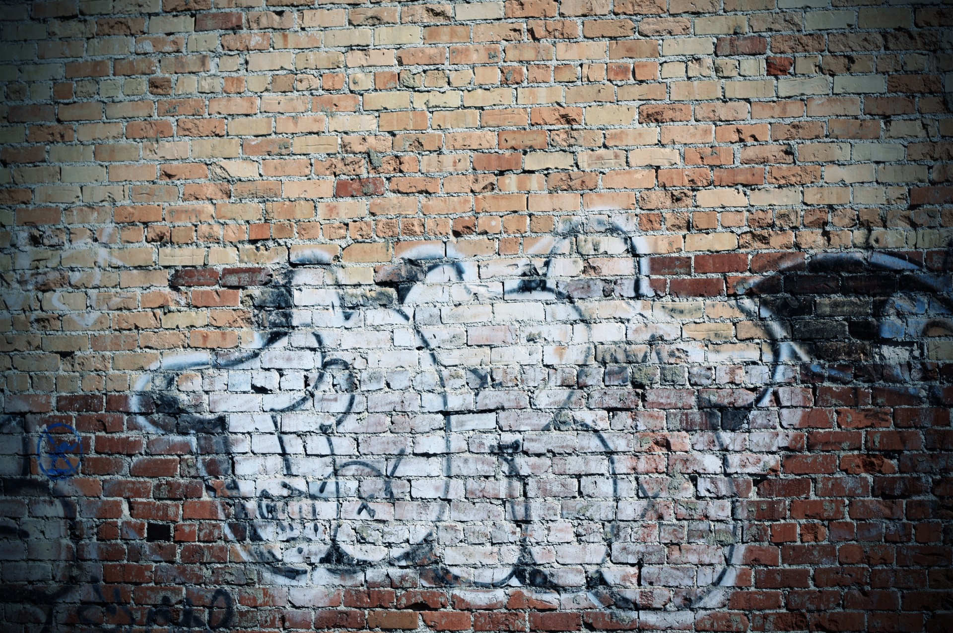 Стена ком. Граффити на кирпичной стене. Кирпичная стена Разрисованная. Кирпичная стена рисунок. Стена Разрисованная граффити.