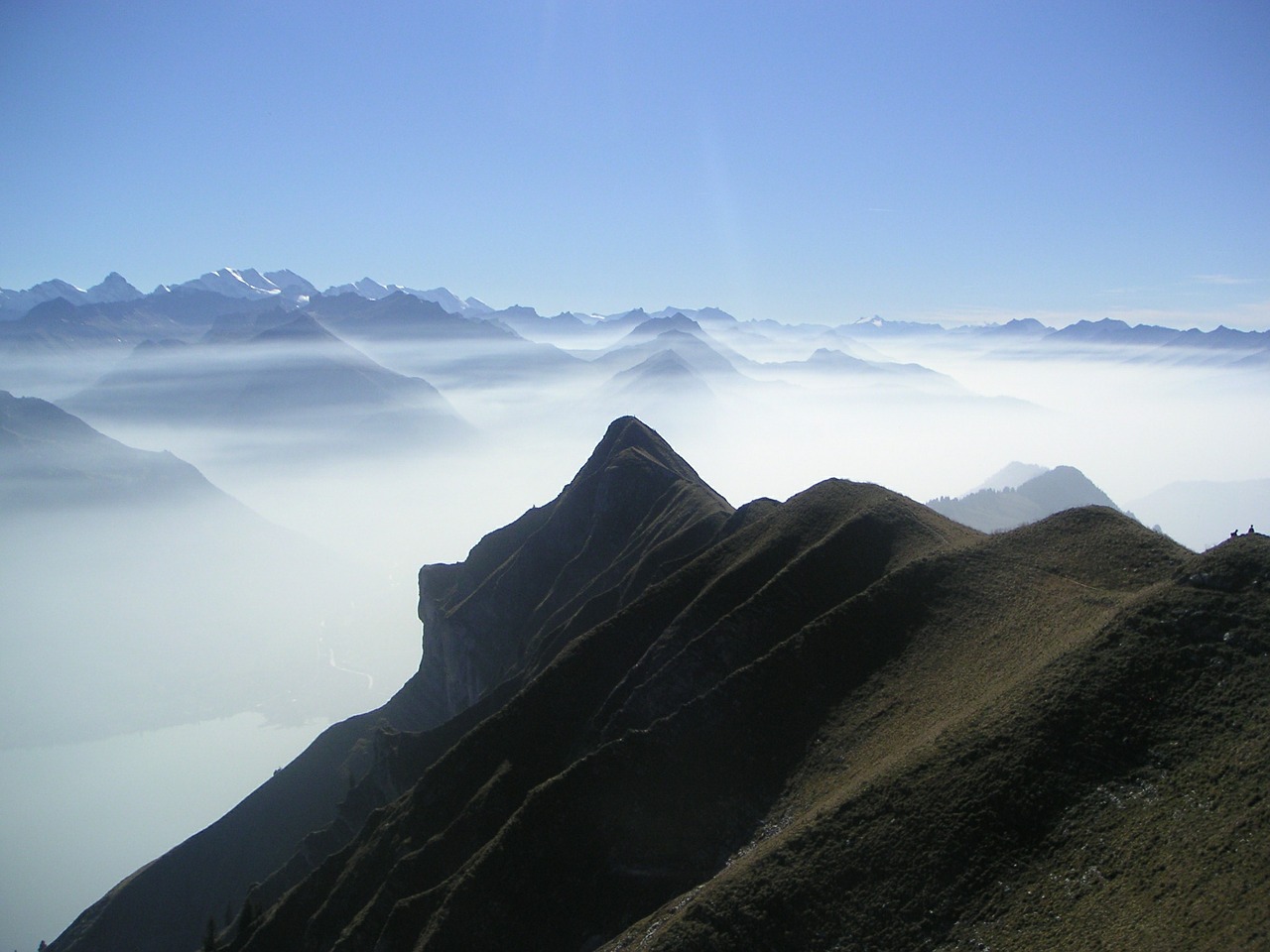 Mountain hard. Сильный туман в горах. Сильнее гор. Горы сильная картинка.