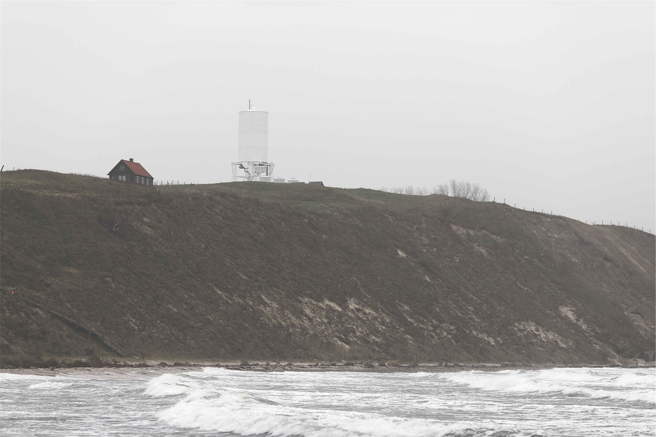 Coastal hill. Морской холм. Волнорез холм.