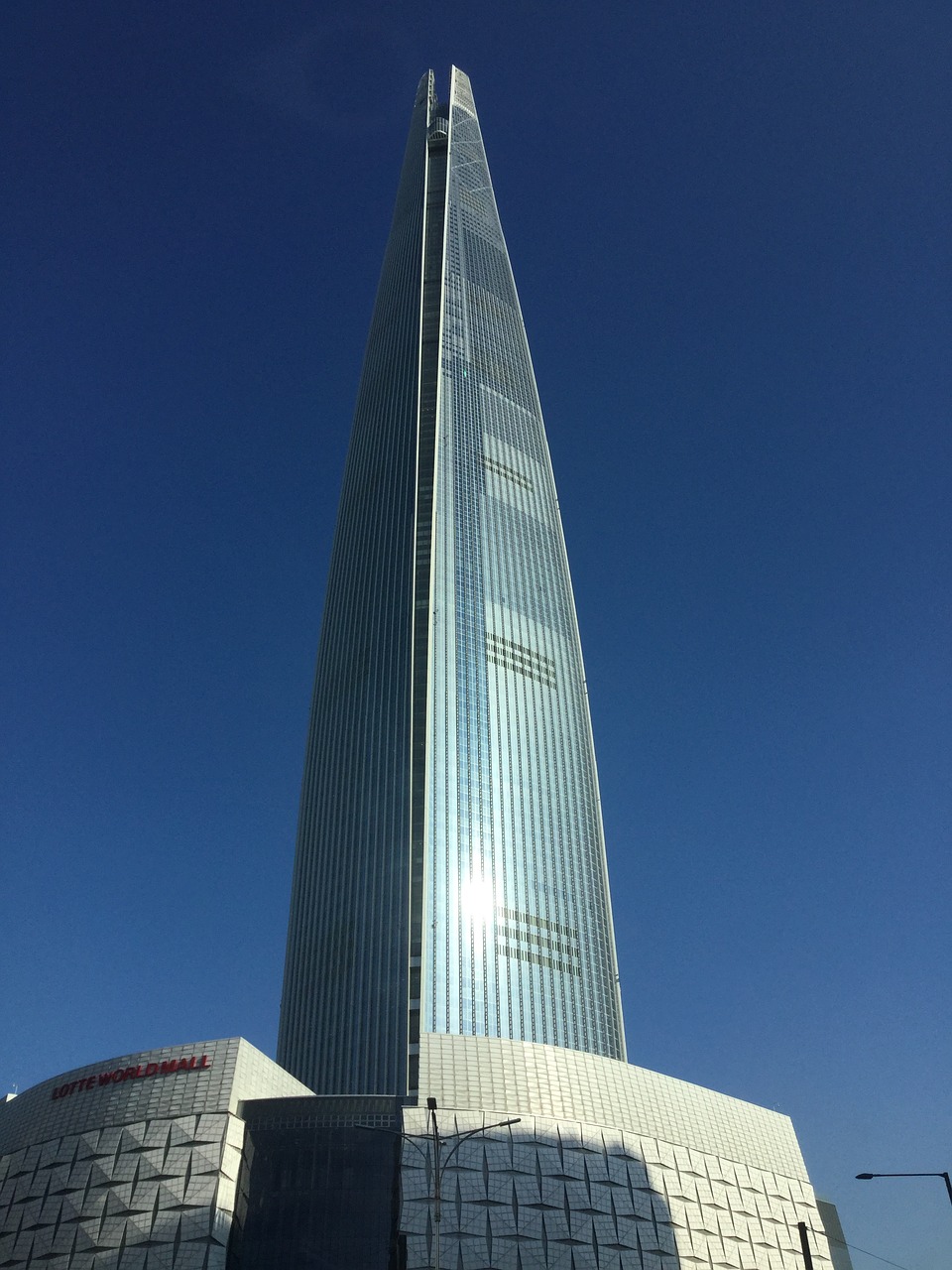 Lotte tower. Башня Лотте. Небоскреб Лотте. Башня Лотте Фарид. Lotte World Tower апартаменты.