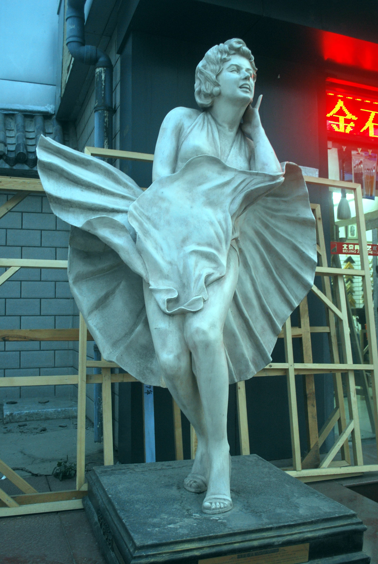 Статуя мэрилин монро где находится и фото