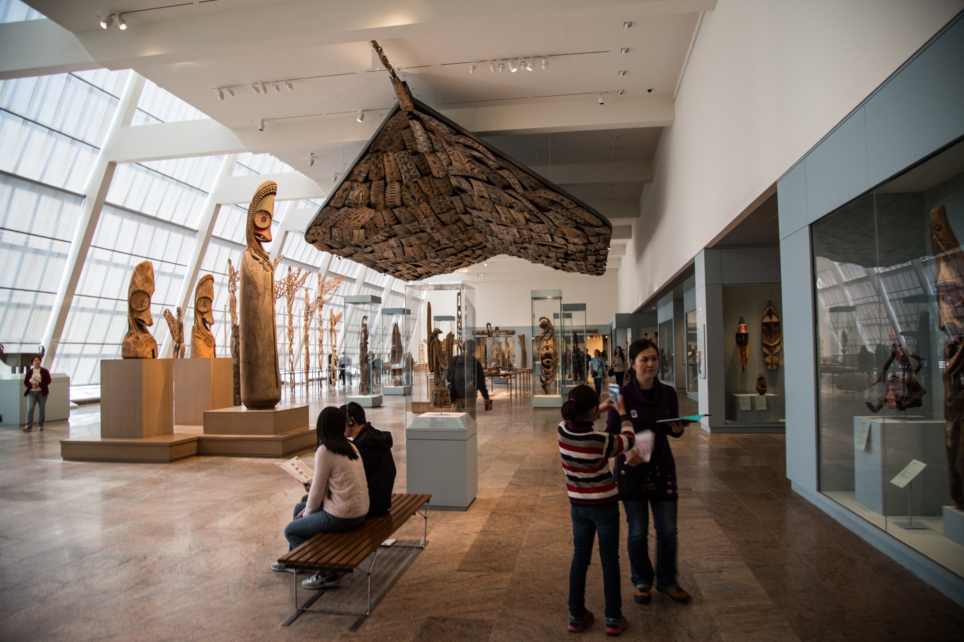 Museum talks. Национальный музей этнологии Осака. Национальный музей искусств (Осака) внутри. Национальный музей искусства Осака Япония внутри. Токийский художественный музей метрополитен арт.