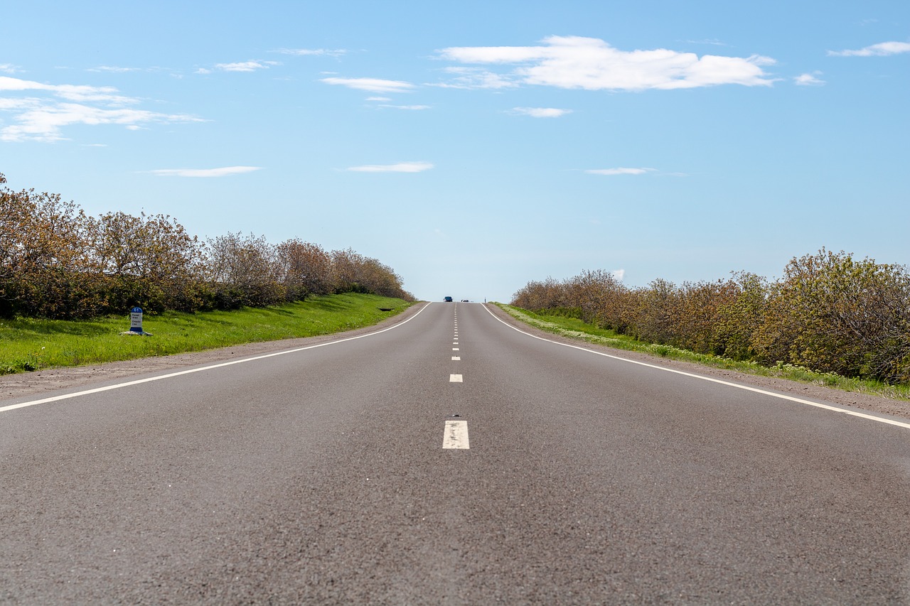 Eu roads. Дорога Европа. Дорога Молдова. Молдавия машины природа. Дорога в Молдавию через Европу.