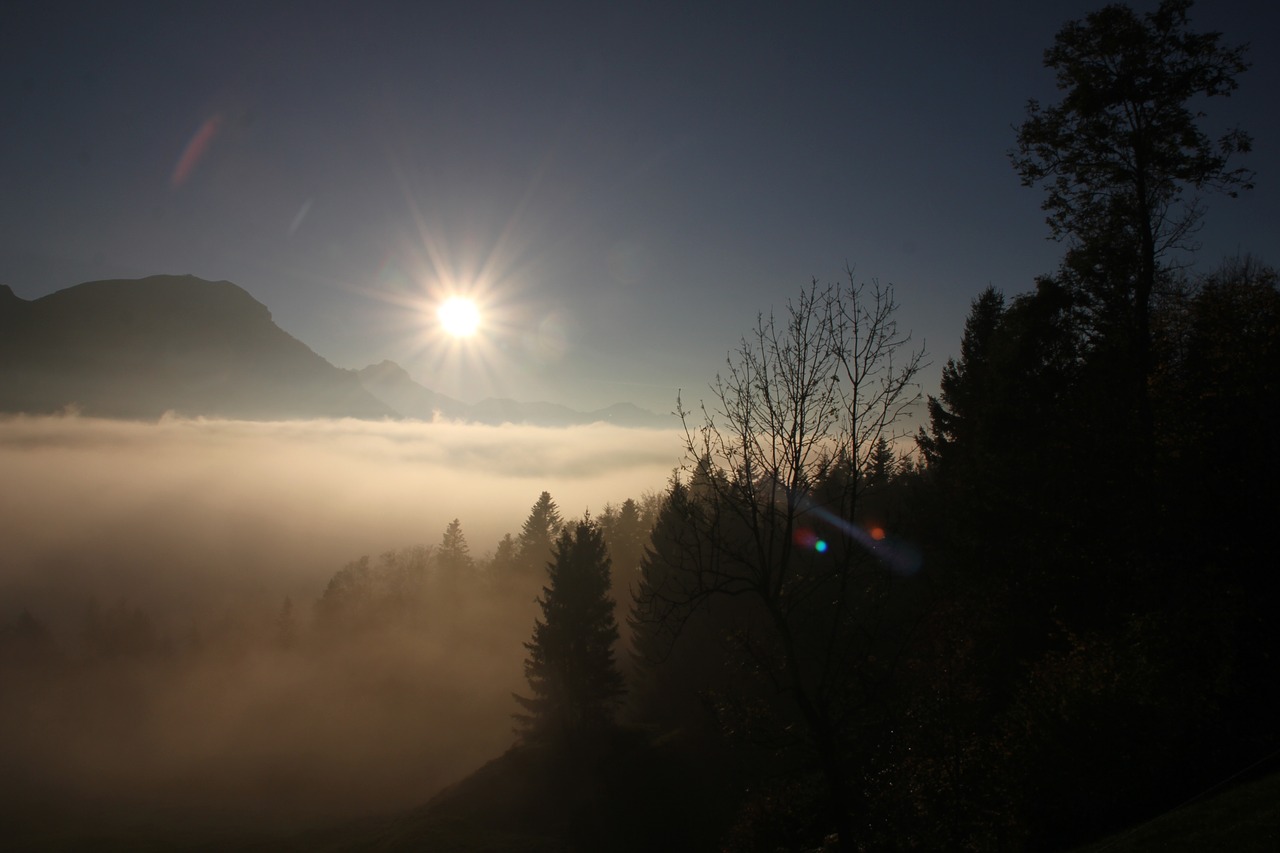 Тише солнца. Foggy Mountains with Sun.