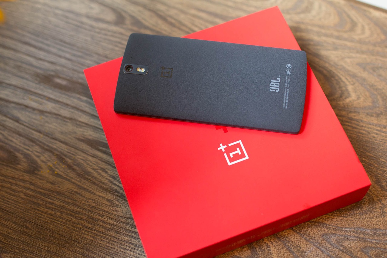 One plus китайская версия. ONEPLUS 12. Китайский телефон ONEPLUS. Изо смартфона. ONEPLUS Ace обзор.