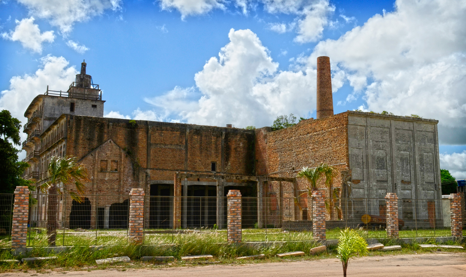 Old build. Old building. AUCA old building. Temurids period old buildings. Old building photo.