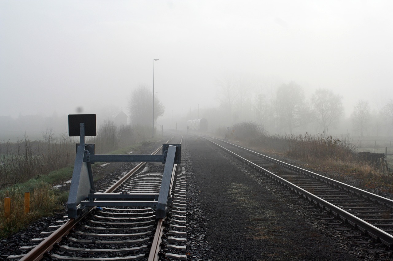 Жд система. Электрические железные дороги. Railway transport System. Железные дороги Орловской области. Два белых треугольника на железной дороге.