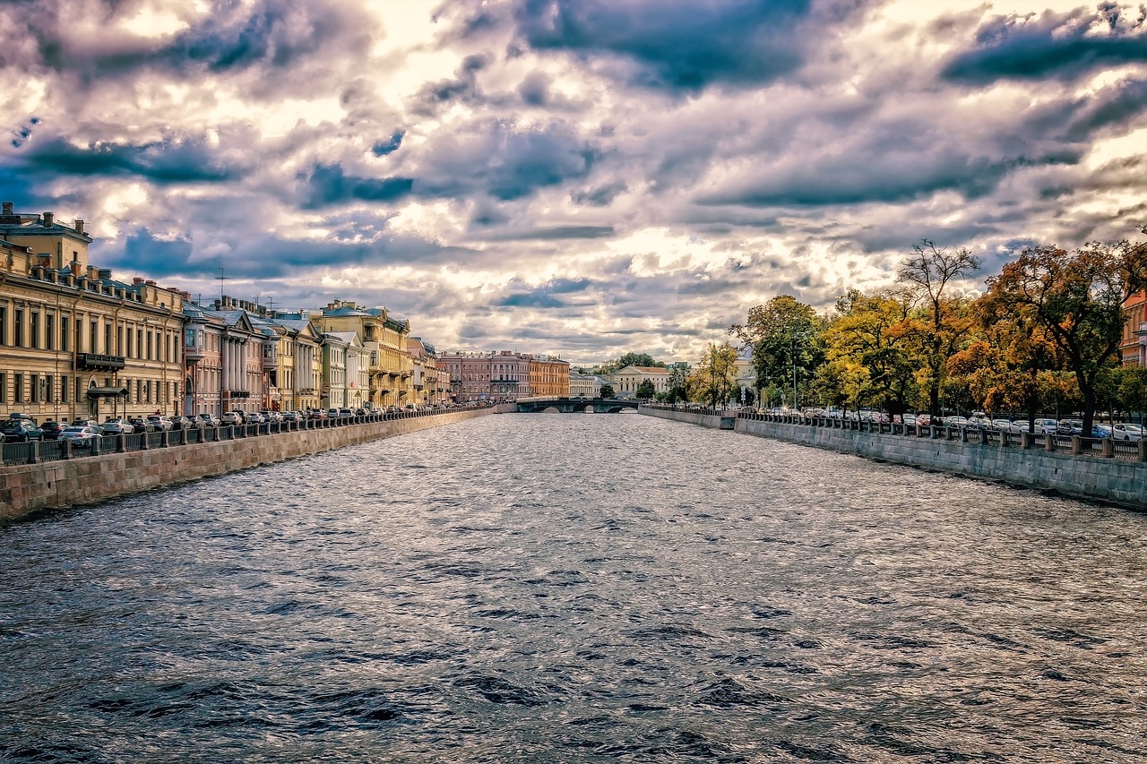 Р петербург. Санкт-Петербург. Санкт-Петербург река Нева каналы. Нева в ноябре Санкт Петербург. Река Нева в Санкт-Петербурге осенью.