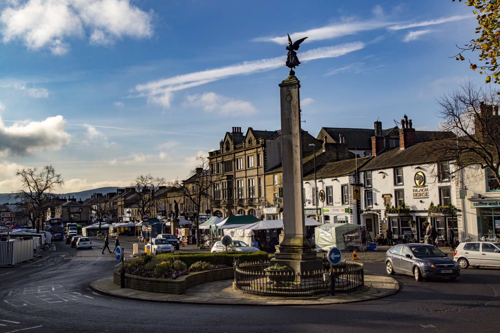 Маркет город. Йоркшир город в Англии. Skipton England. Скиптон город. Окшотт Англия город.