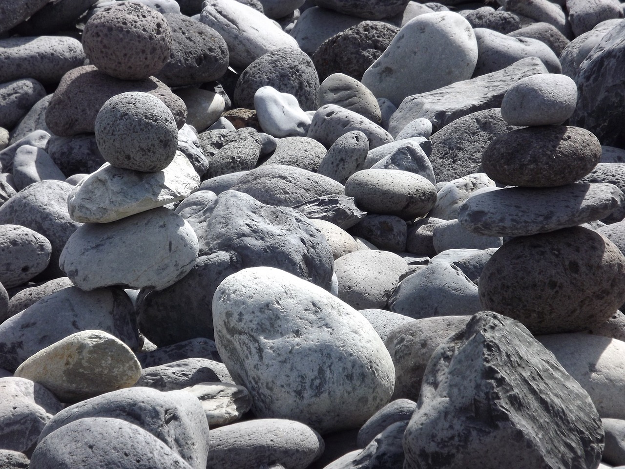 Камни воздуха. Камень Pebble Grey. Серые камни валуны. Воздушный камень. Каменистый камень.