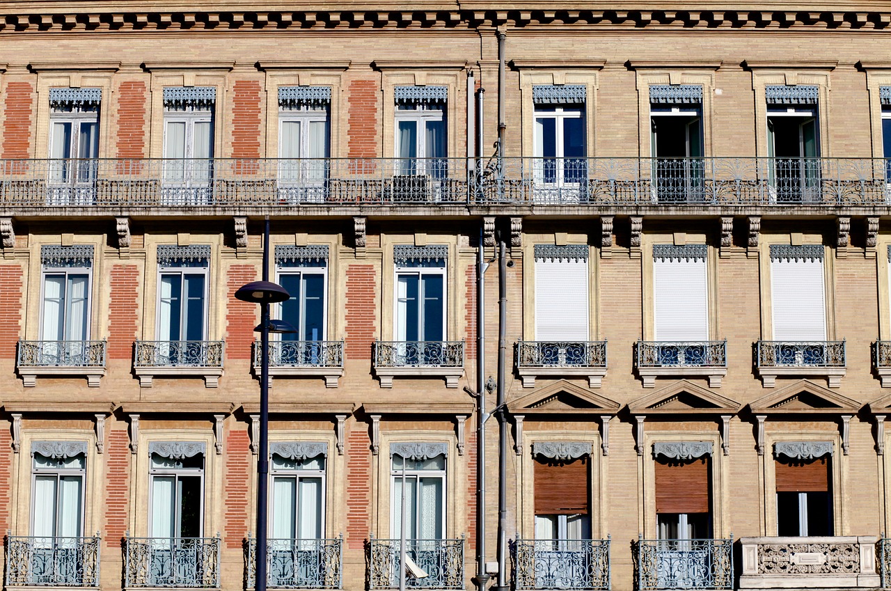 Winning street. Street Windows.