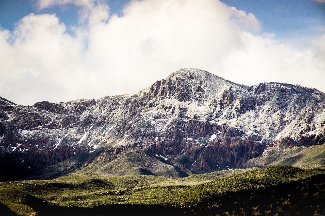 Горы на юге. Южные горы. Utah Mountains. Цвет Юта фото.