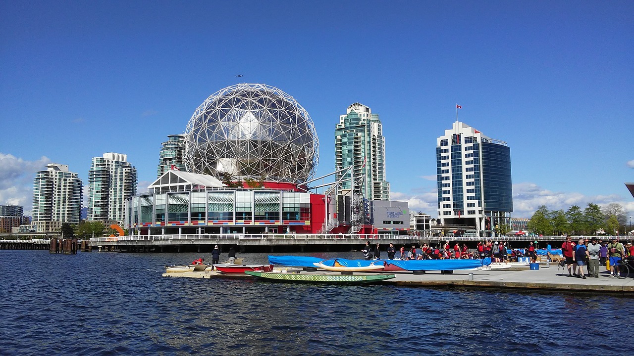 Living in foreign countries. Постройки зарубежных стран. Canada Life Centre. About Vancouver. Canada Foreign.