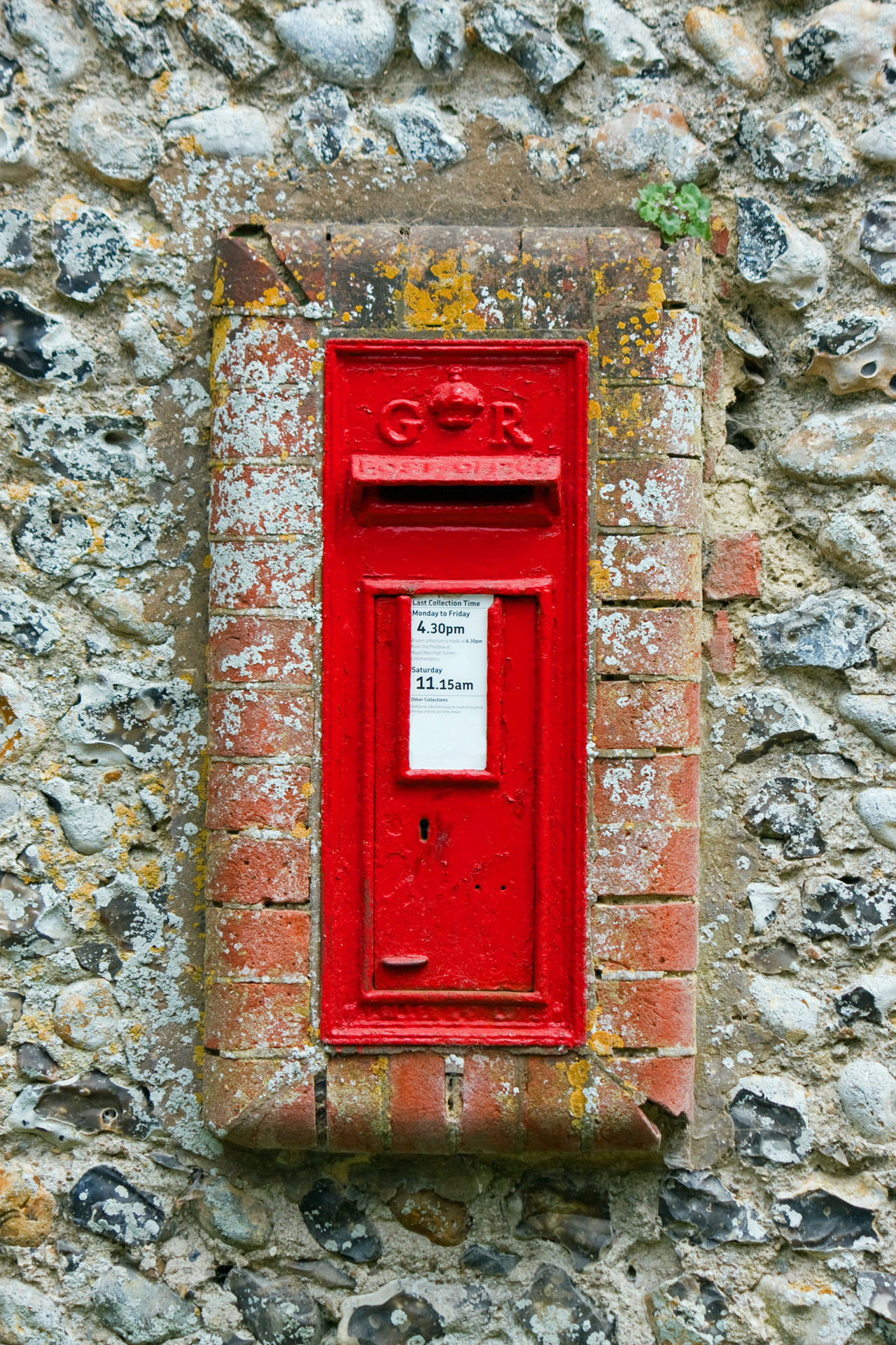 Letter box's. Английский почтовый ящик. Каменный почтовый ящик. Почтовый ящик красный английский. Red Postbox.