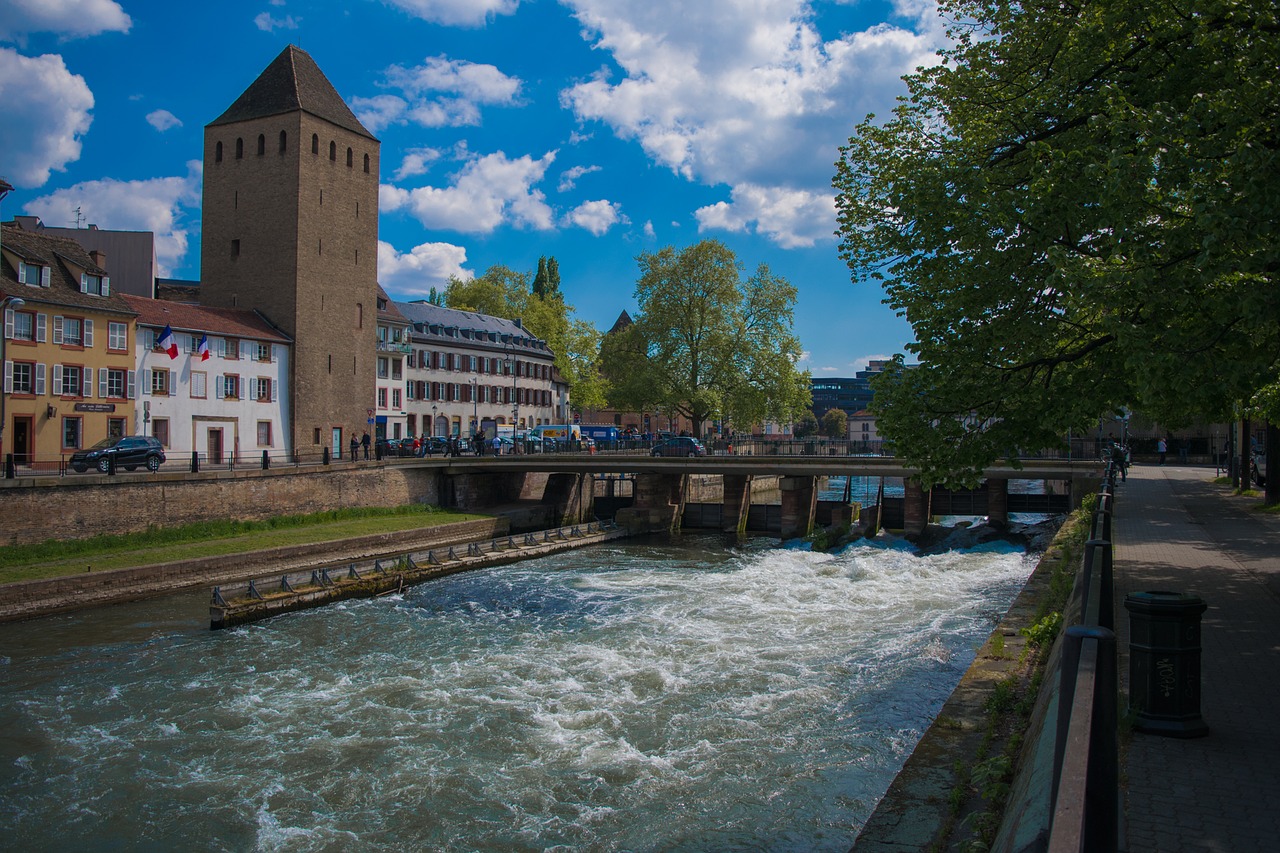 France water. Франция ФЛАУ. Воды Франции. Французская вода. Water France.