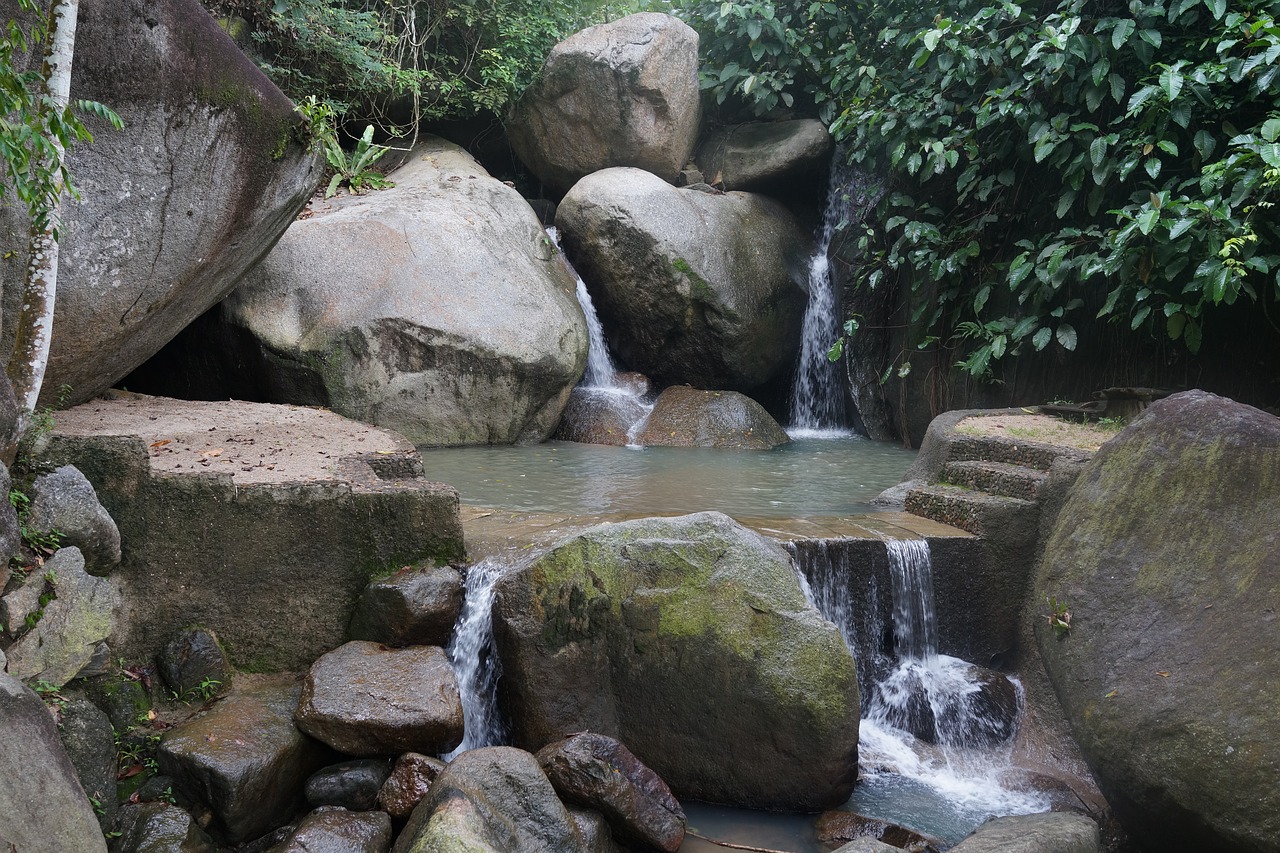 Источники бесплатной. Waterfall Родниковая вода. Бесплатные источники.