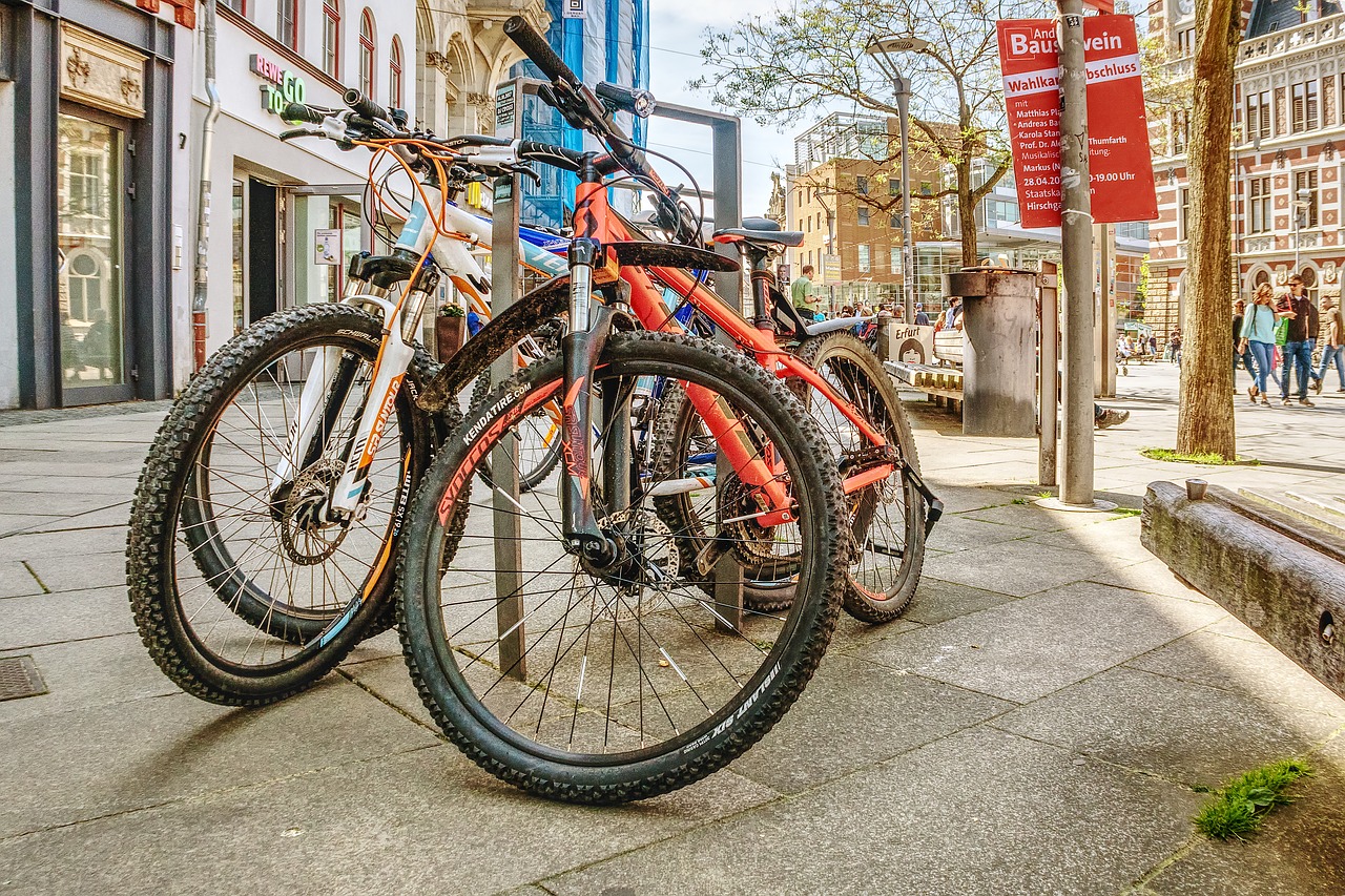 Бесплатный велосипед. Wheels Road велосипед. Дорожный велосипед в городе. Урбан Сити велосипеды. Votone велосипед городской.