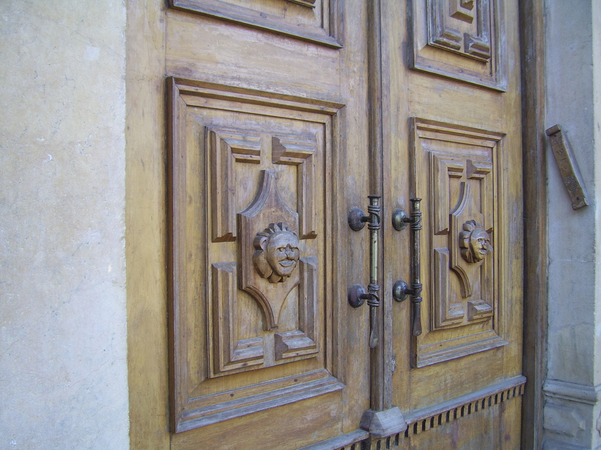 ФРАГМЕНТЫ деревянных дверей